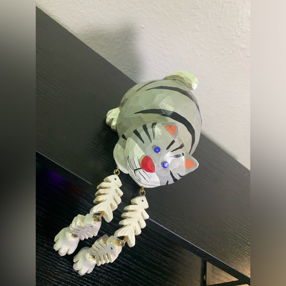 Wooden Fat Cat Shelf Sitter 4.5" Tall x 5" Long x 3.5"
Wide gray and bla…